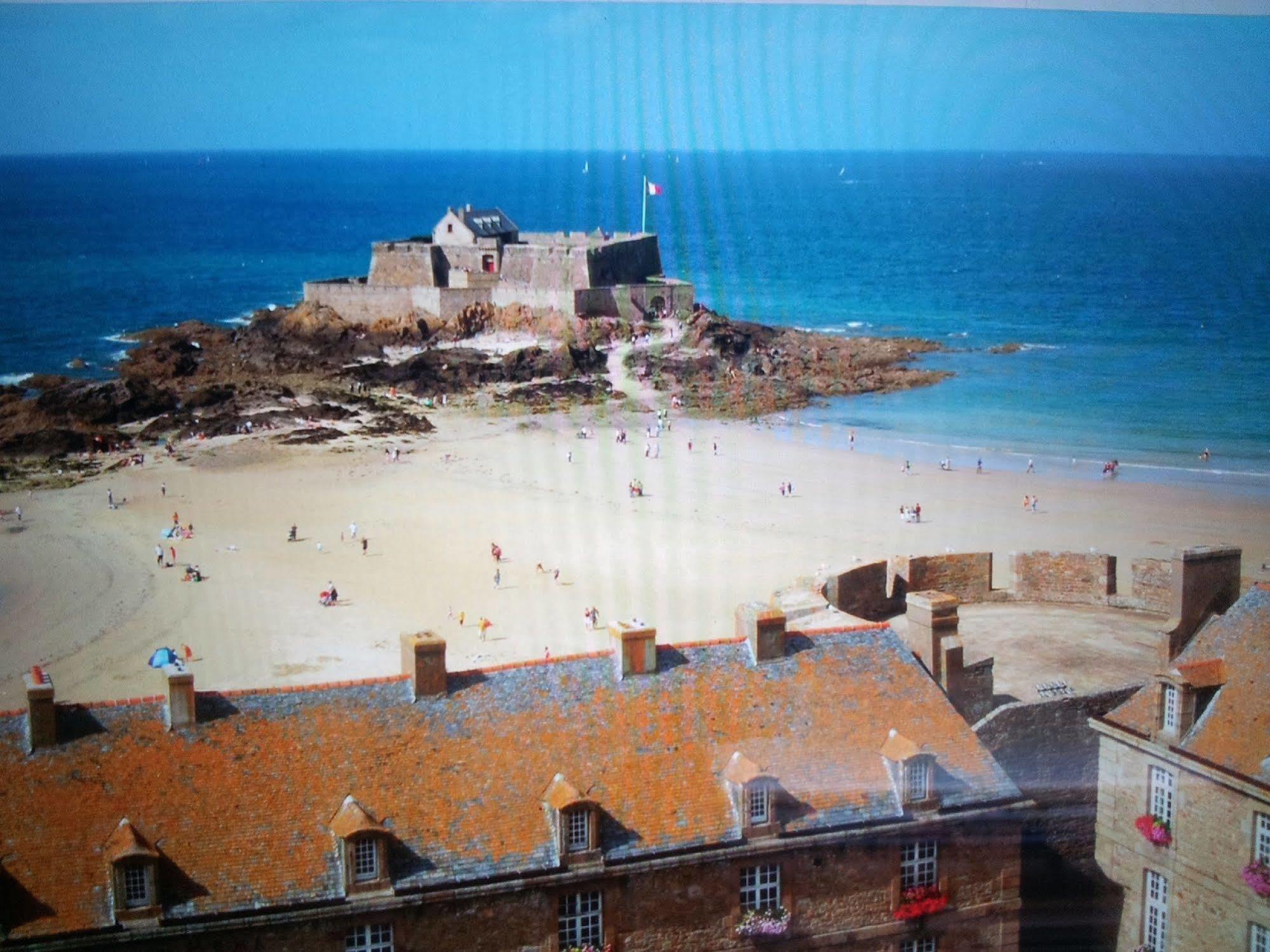 Appartement Saint Malo Vue Sur Mer Et Sur Intra Muros, Ferry, Plage Et Commerces A 50 M Bagian luar foto