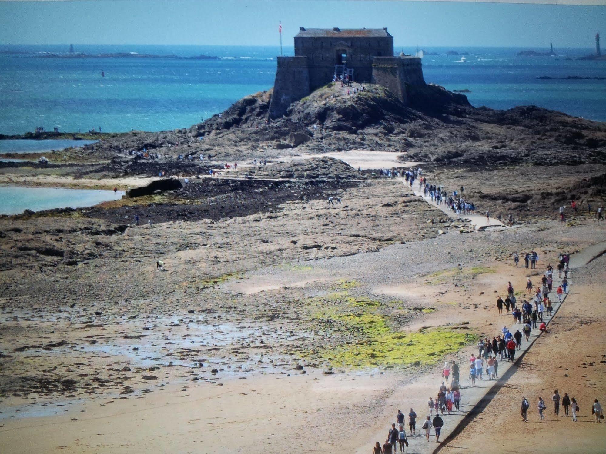 Appartement Saint Malo Vue Sur Mer Et Sur Intra Muros, Ferry, Plage Et Commerces A 50 M Bagian luar foto