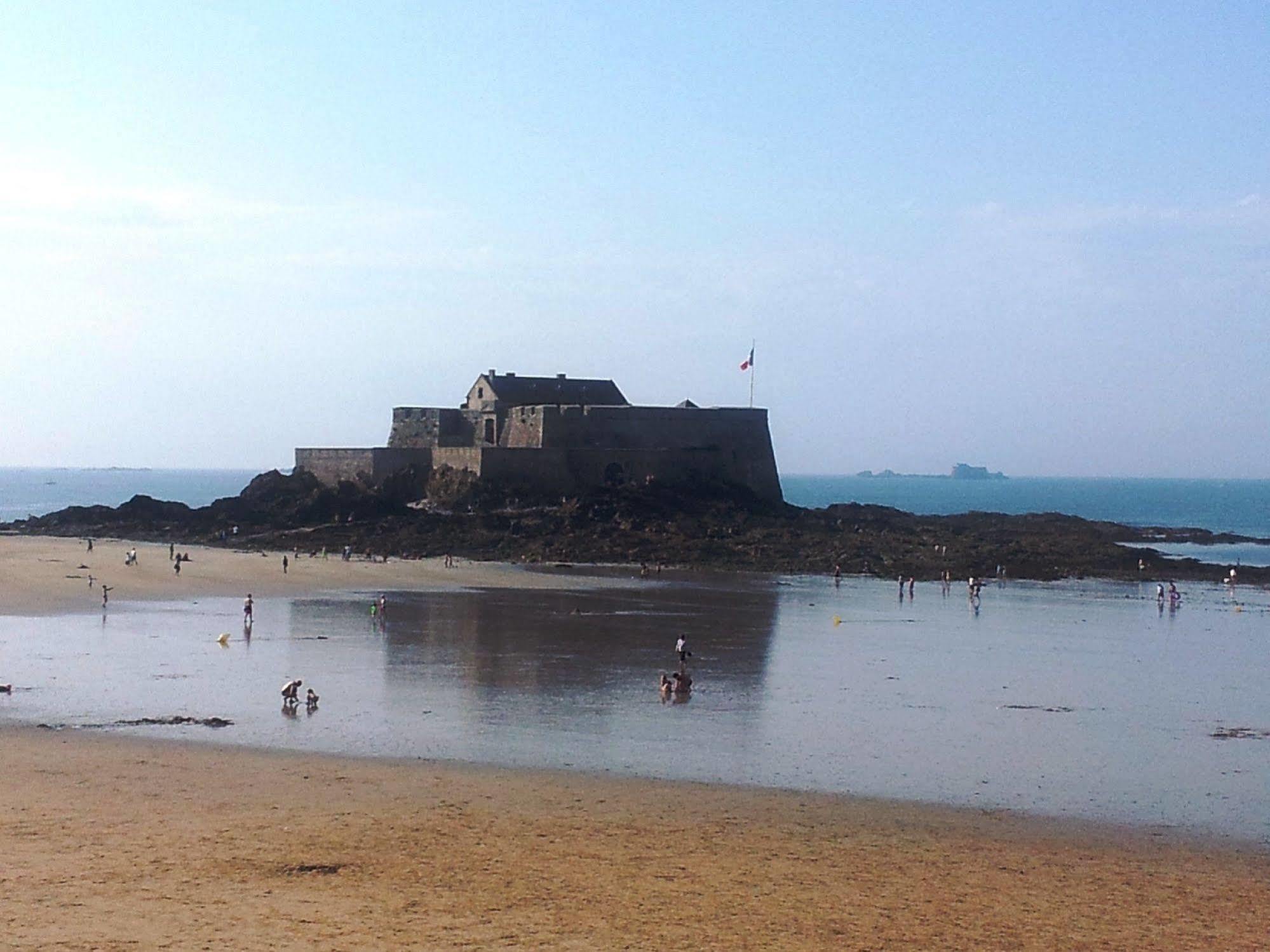 Appartement Saint Malo Vue Sur Mer Et Sur Intra Muros, Ferry, Plage Et Commerces A 50 M Bagian luar foto