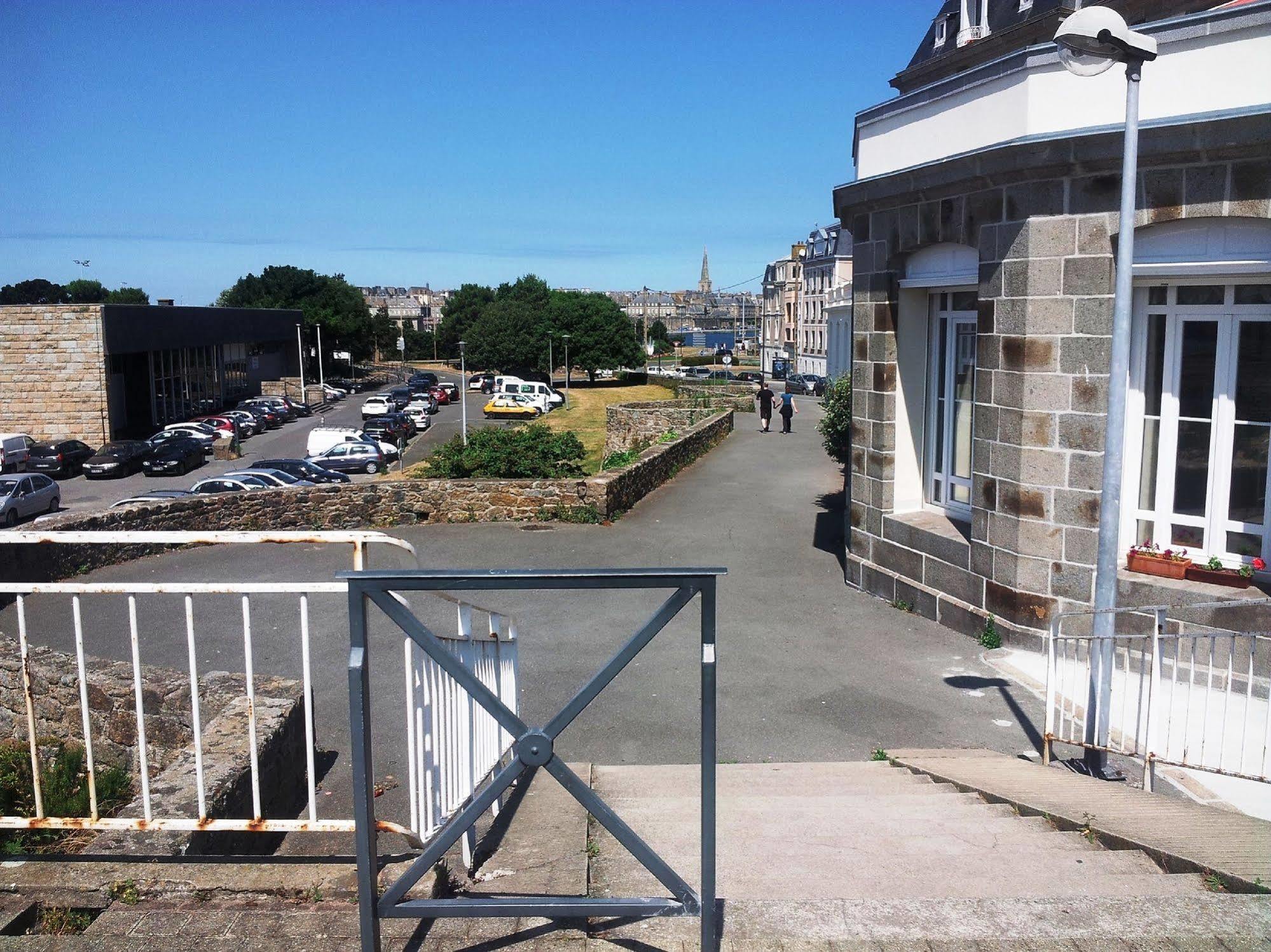 Appartement Saint Malo Vue Sur Mer Et Sur Intra Muros, Ferry, Plage Et Commerces A 50 M Bagian luar foto