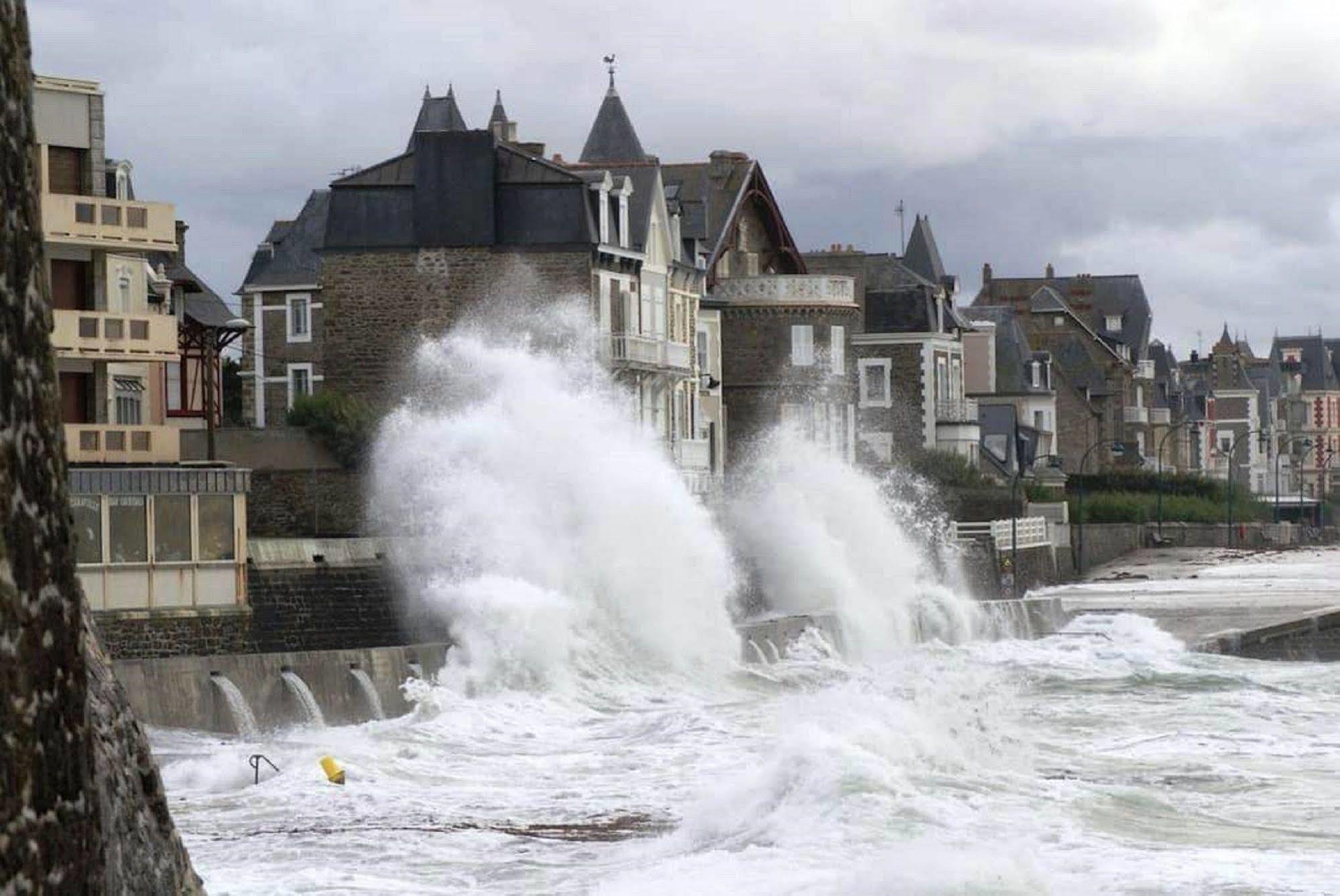 Appartement Saint Malo Vue Sur Mer Et Sur Intra Muros, Ferry, Plage Et Commerces A 50 M Bagian luar foto